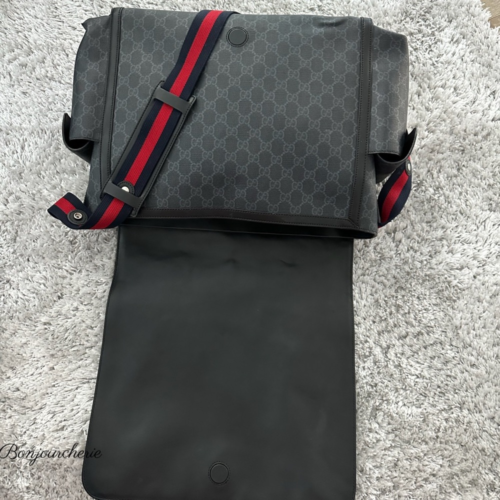 Authentic Gucci messenger bag - Picture 10 of 16